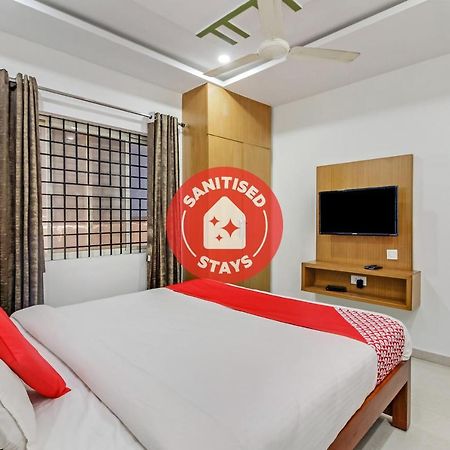 Oyo 28303 Yesh Comforts Hotel Madikeri Esterno foto