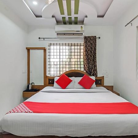 Oyo 28303 Yesh Comforts Hotel Madikeri Esterno foto