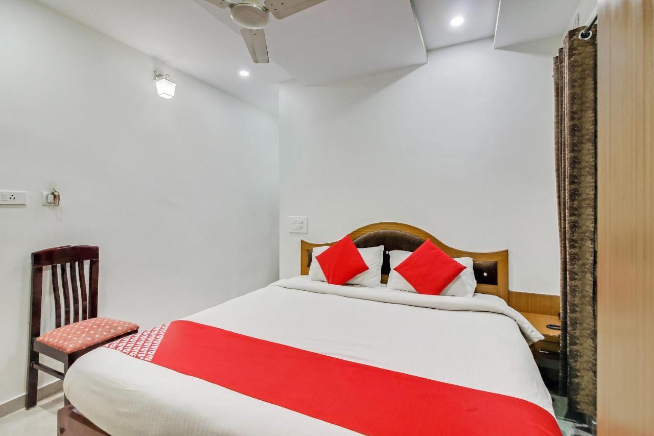 Oyo 28303 Yesh Comforts Hotel Madikeri Esterno foto