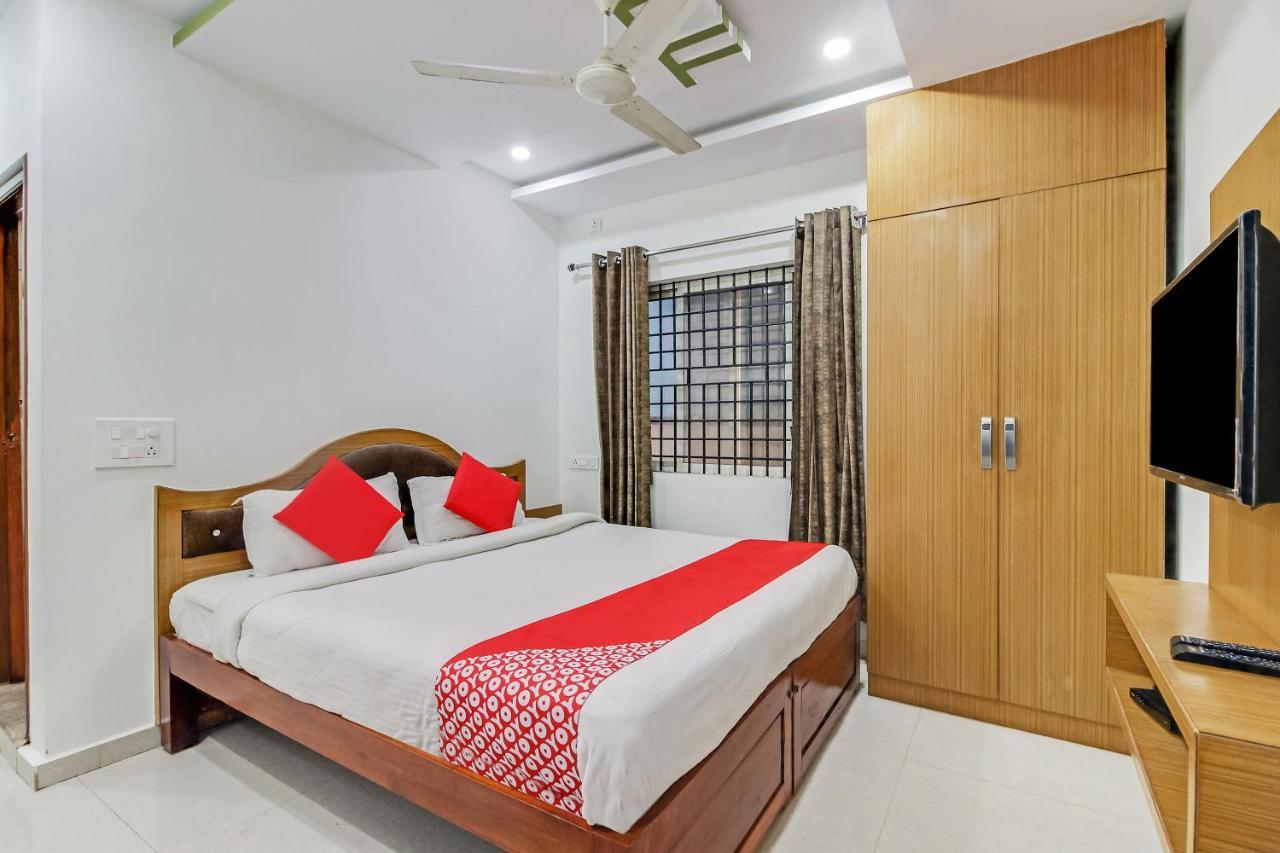 Oyo 28303 Yesh Comforts Hotel Madikeri Esterno foto