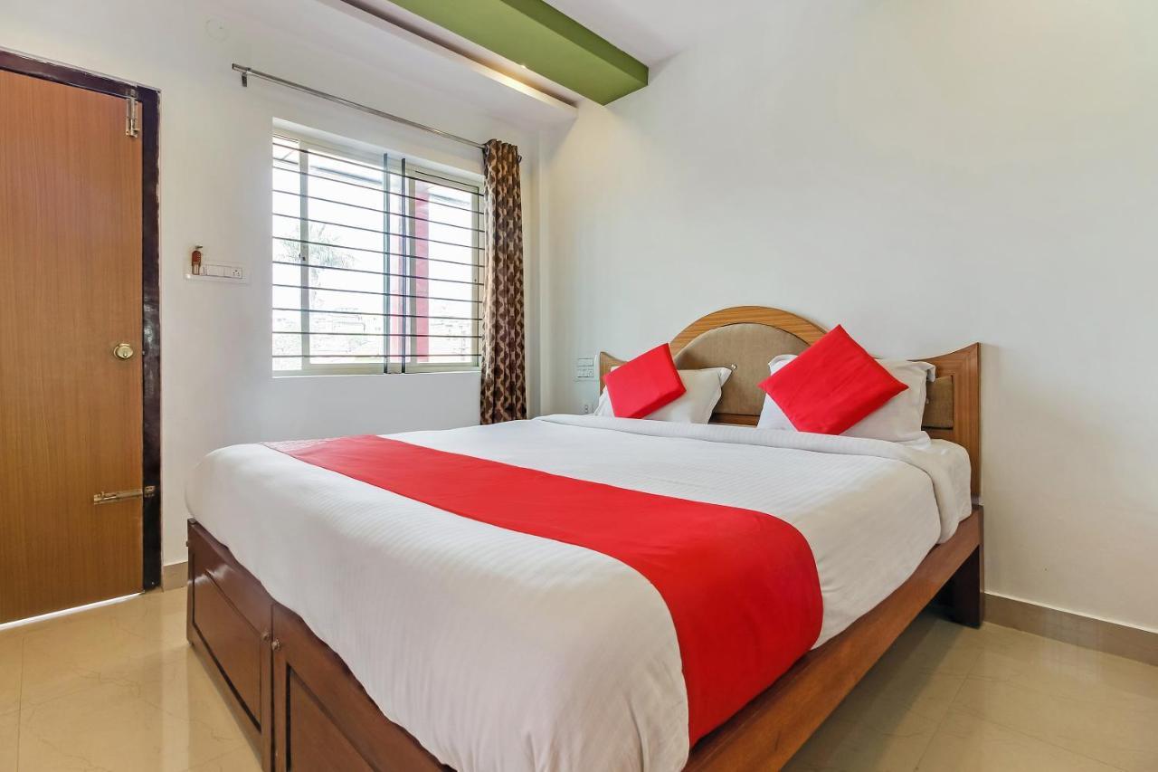 Oyo 28303 Yesh Comforts Hotel Madikeri Esterno foto