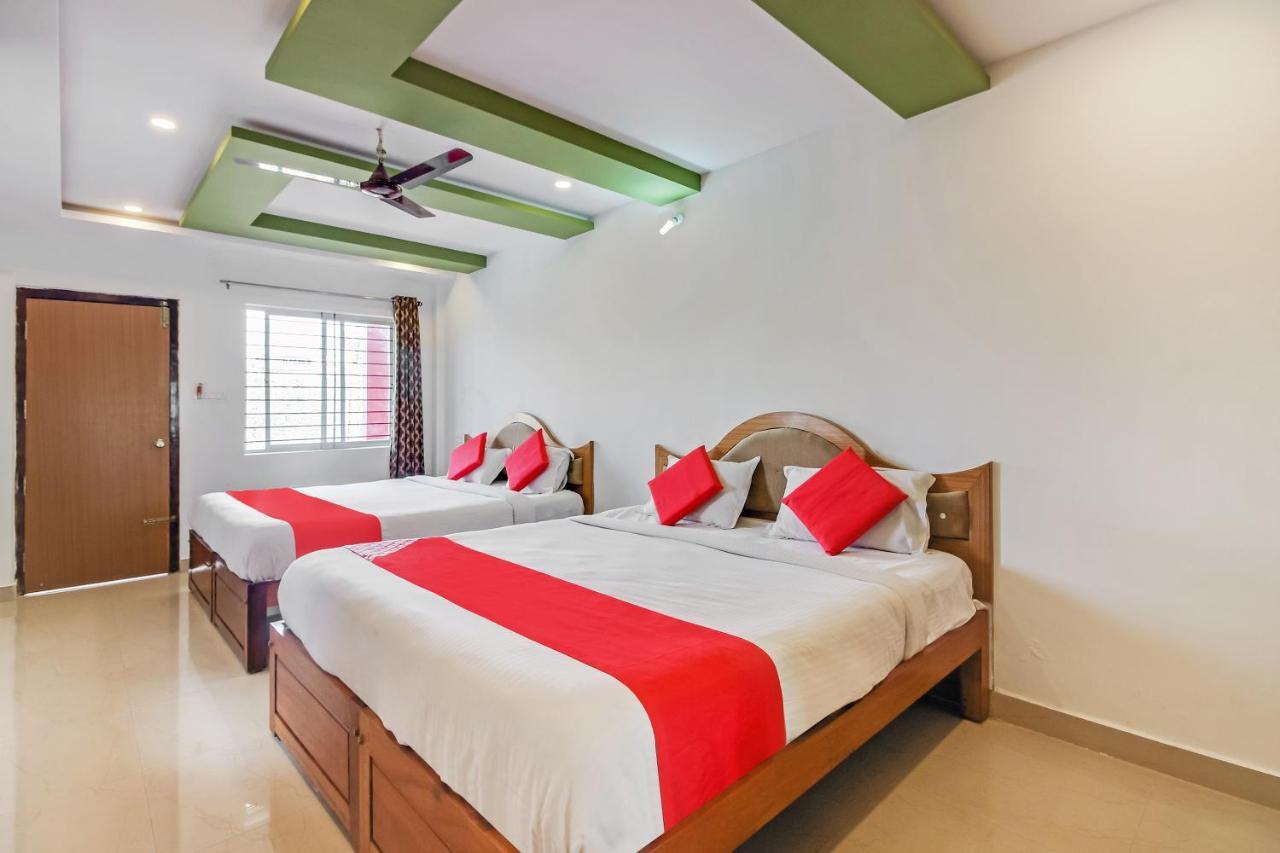 Oyo 28303 Yesh Comforts Hotel Madikeri Esterno foto