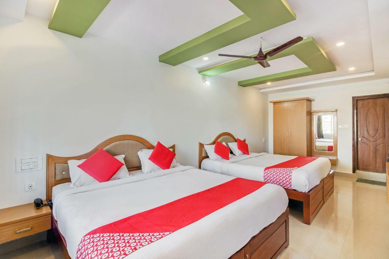 Oyo 28303 Yesh Comforts Hotel Madikeri Esterno foto