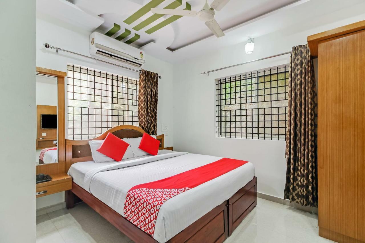 Oyo 28303 Yesh Comforts Hotel Madikeri Esterno foto